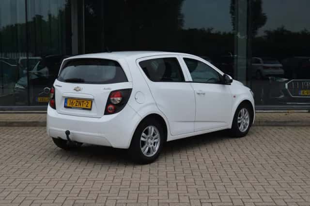 Chevrolet Aveo (2013) thumbnail 4