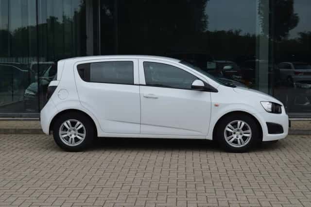 Chevrolet Aveo (2013) thumbnail 5