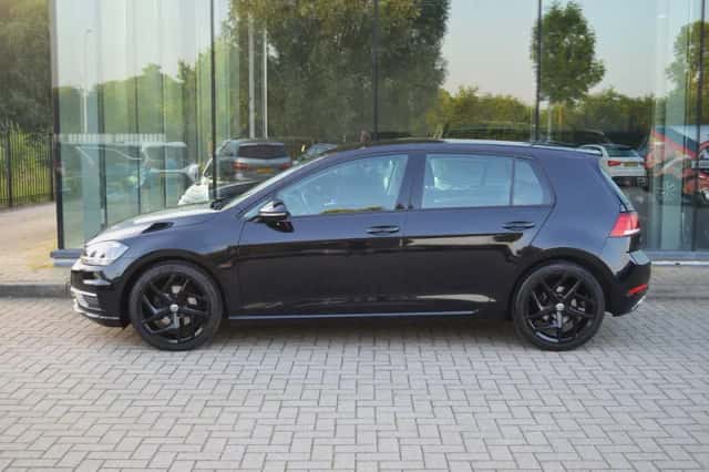 Volkswagen Golf (2019) thumbnail 2