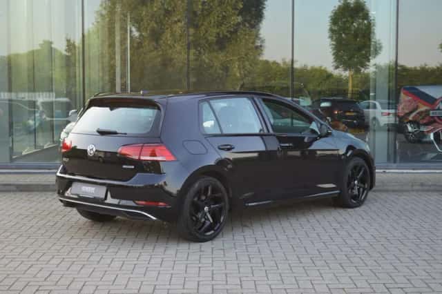 Volkswagen Golf (2019) thumbnail 4