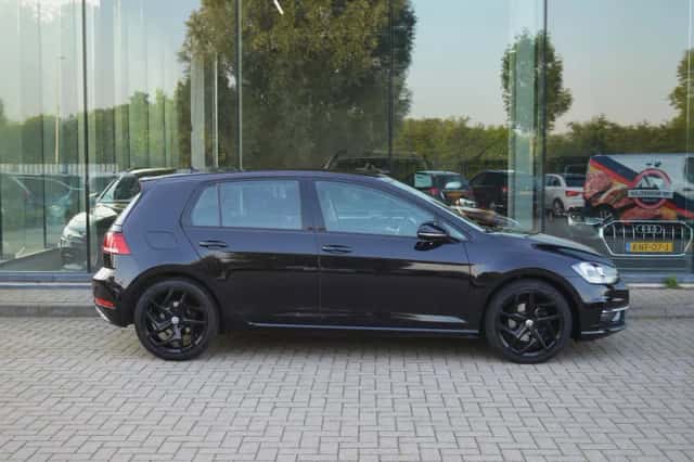 Volkswagen Golf (2019) thumbnail 5