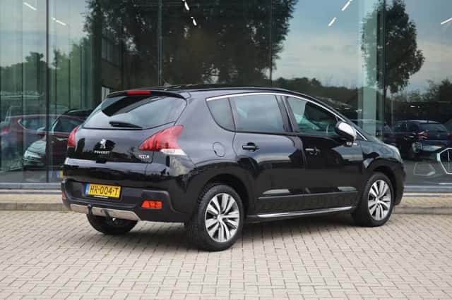 Peugeot 3008 (2016) thumbnail 4
