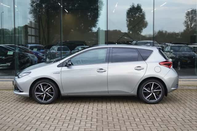 Toyota Auris (2018) thumbnail 2
