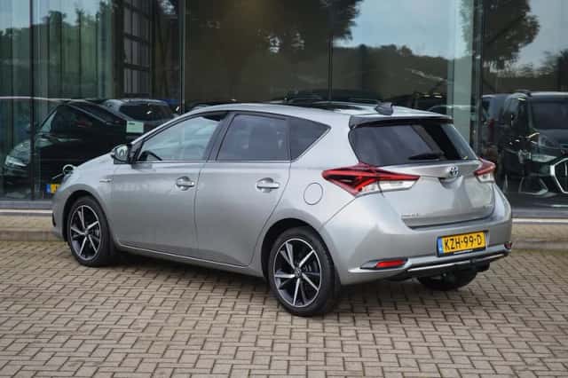 Toyota Auris (2018) thumbnail 3