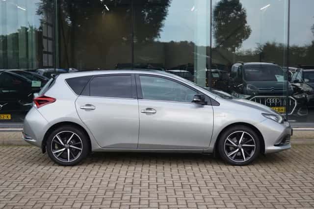 Toyota Auris (2018) thumbnail 5