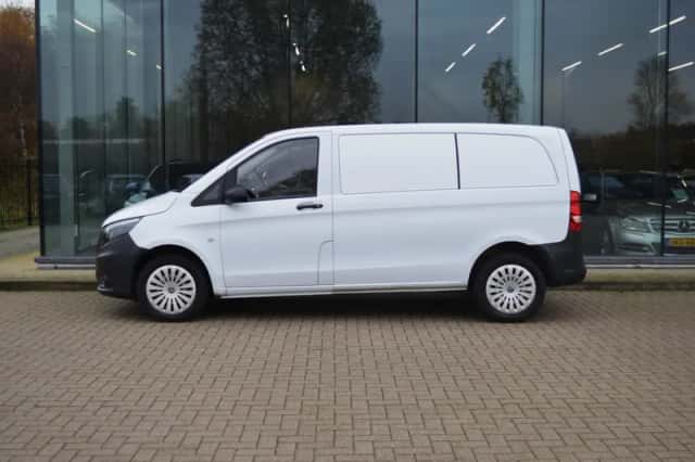 Mercedes-Benz Vito (2017) thumbnail 2