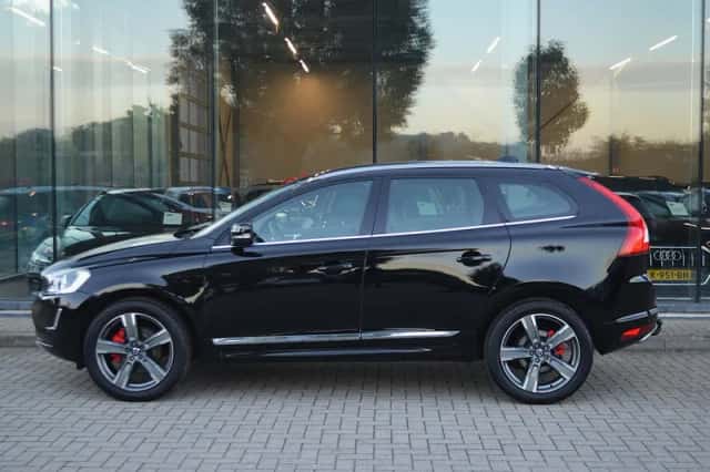 Volvo XC60 (2016) thumbnail 2