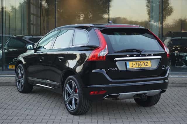 Volvo XC60 (2016) thumbnail 3