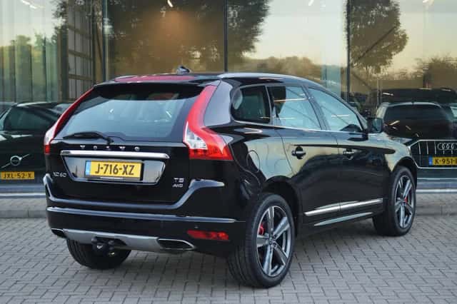 Volvo XC60 (2016) thumbnail 4