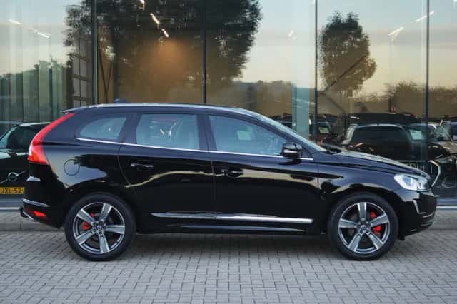 Volvo XC60 (2016) thumbnail 5