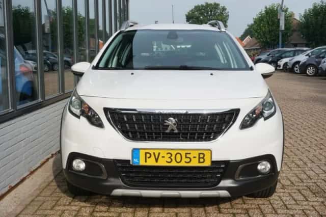 Peugeot 2008 (2017) thumbnail 2