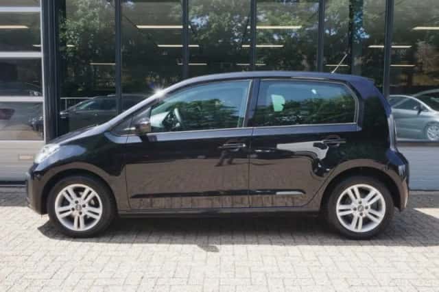 Volkswagen Up! (2017) thumbnail 2