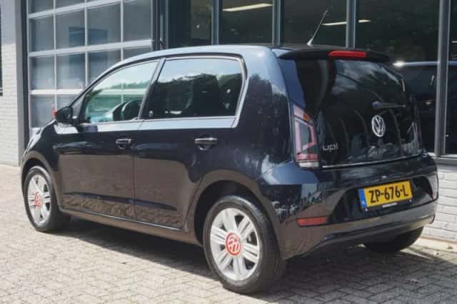 Volkswagen Up! (2017) thumbnail 5