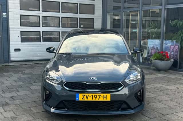 Kia ProCeed (2019) thumbnail 2