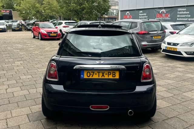 MINI Cooper (2007) thumbnail 5