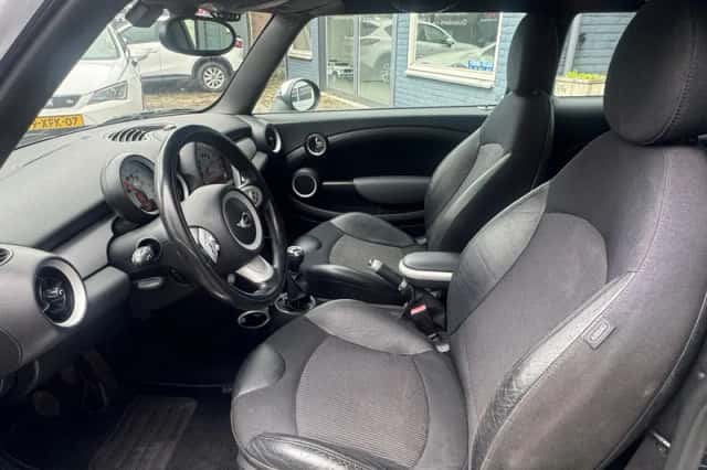 MINI Cooper (2007) thumbnail 6