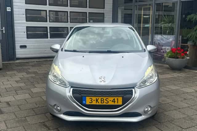 Peugeot 208 (2013) thumbnail 2