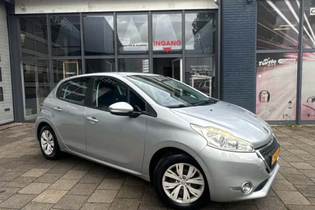 Peugeot 208 (2013) thumbnail 3