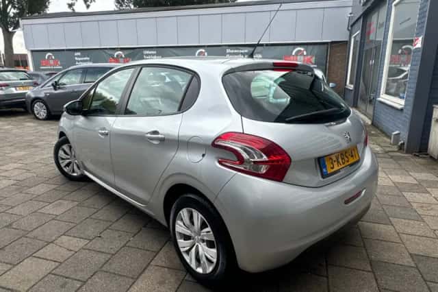 Peugeot 208 (2013) thumbnail 6