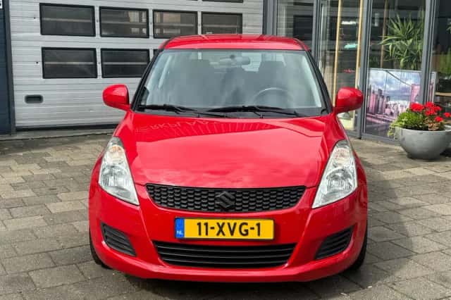 Suzuki Swift (2011) thumbnail 2