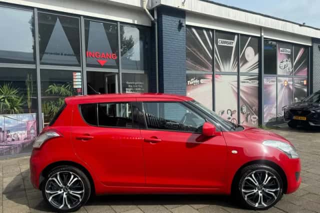 Suzuki Swift (2011) thumbnail 4