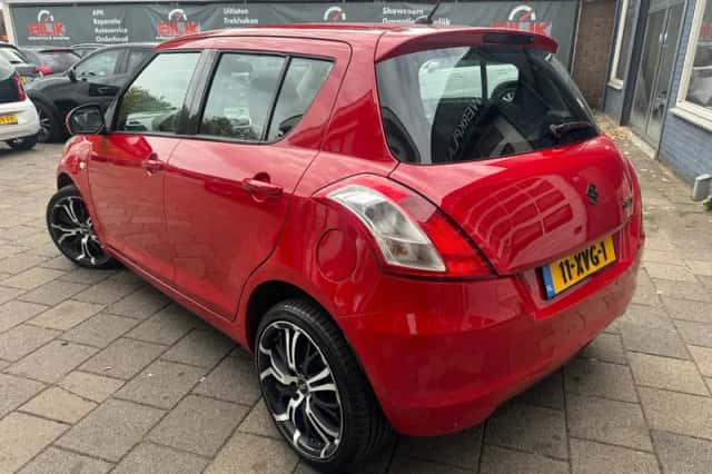 Suzuki Swift (2011) thumbnail 6