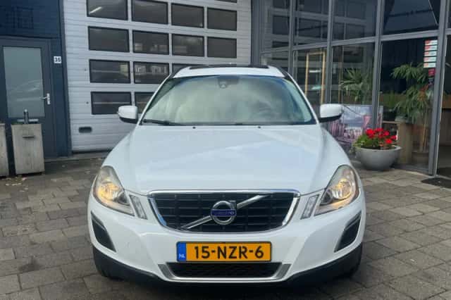 Volvo XC60 (2011) thumbnail 2
