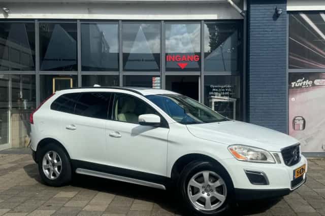 Volvo XC60 (2011) thumbnail 3