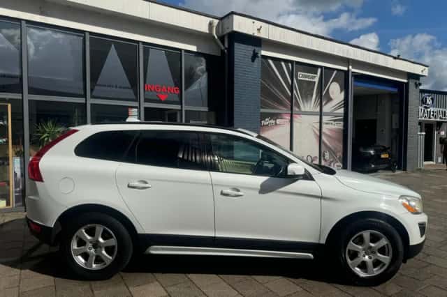 Volvo XC60 (2011) thumbnail 4