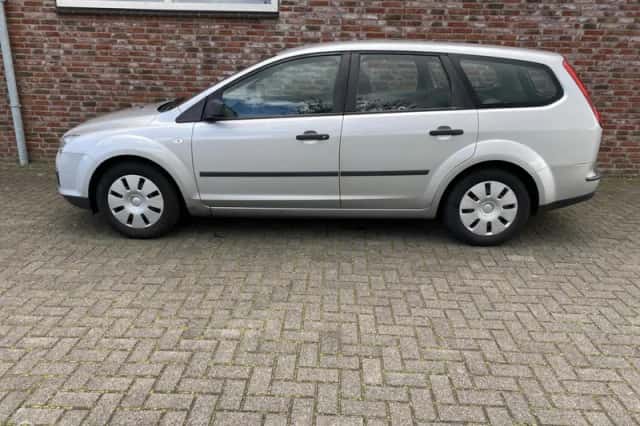 Ford Focus (2006) thumbnail 2
