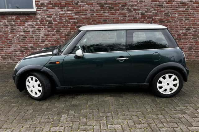 MINI Cooper (2001) thumbnail 2