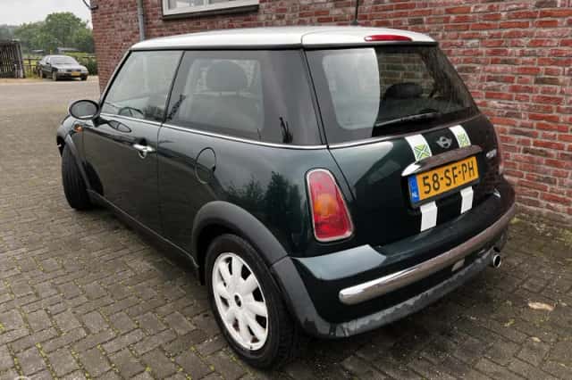 MINI Cooper (2001) thumbnail 3
