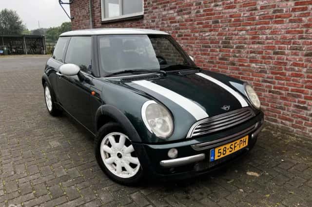 MINI Cooper (2001) thumbnail 4