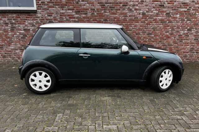 MINI Cooper (2001) thumbnail 5
