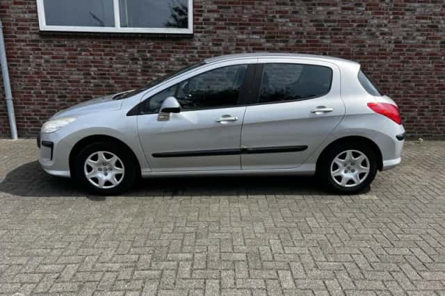 Peugeot 308 (2008) thumbnail 2