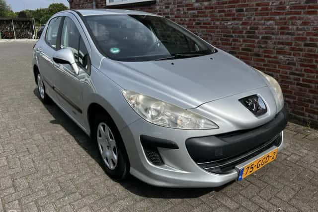 Peugeot 308 (2008) thumbnail 4