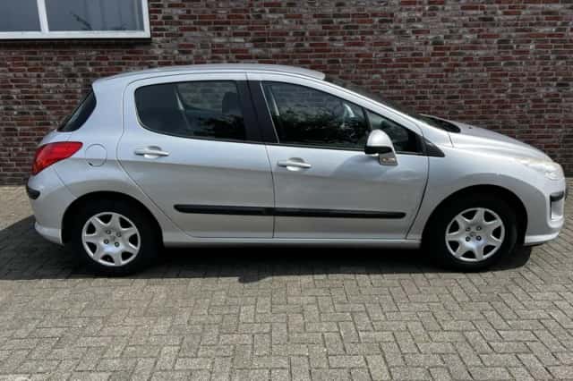 Peugeot 308 (2008) thumbnail 5
