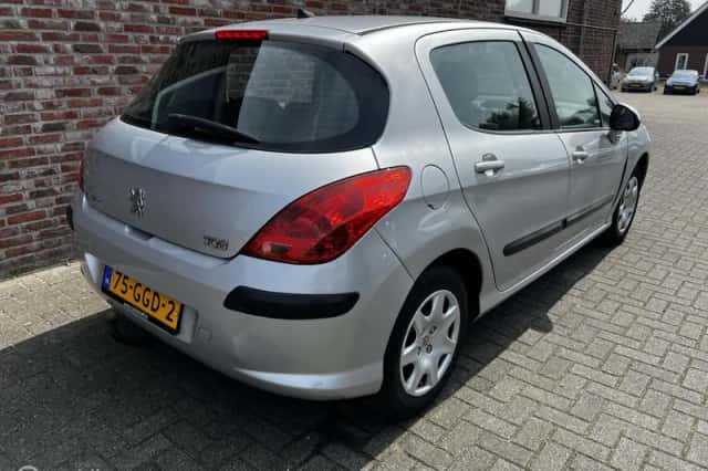 Peugeot 308 (2008) thumbnail 6