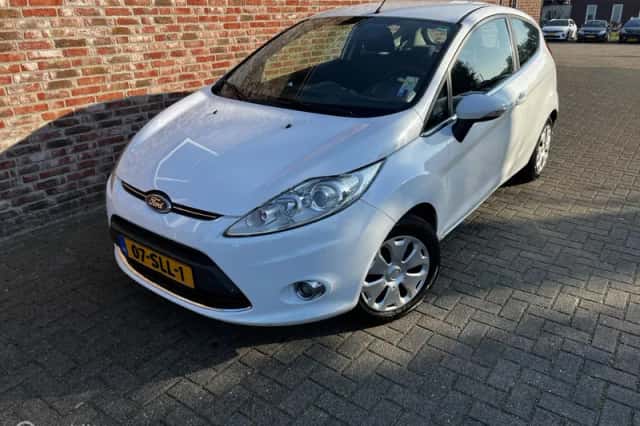 Ford Fiesta (2011) thumbnail 1