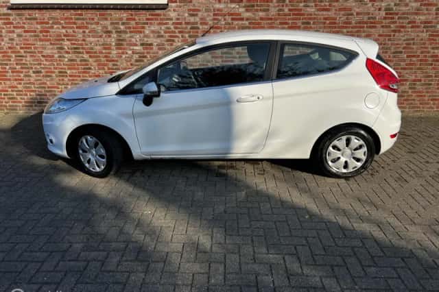 Ford Fiesta (2011) thumbnail 2