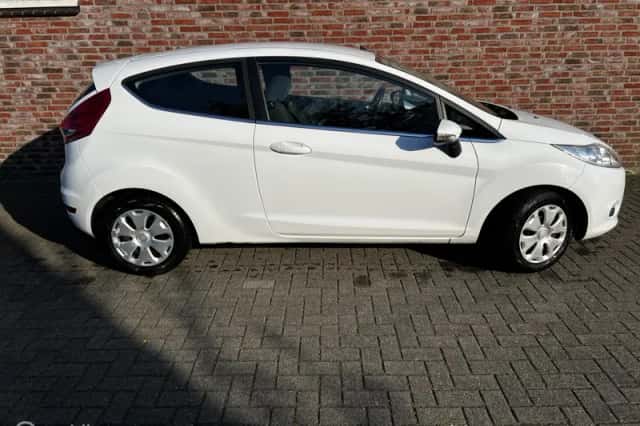 Ford Fiesta (2011) thumbnail 5