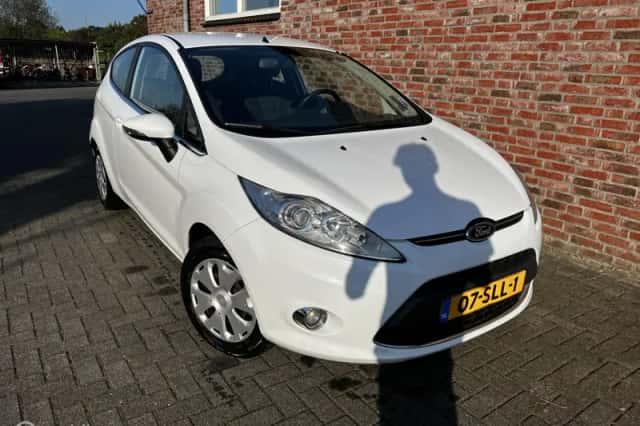 Ford Fiesta (2011) thumbnail 6