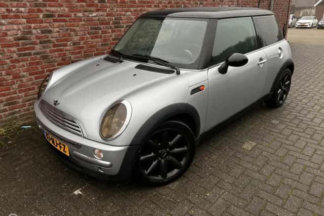 MINI Cooper (2003) thumbnail 1