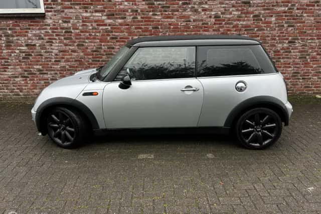 MINI Cooper (2003) thumbnail 2