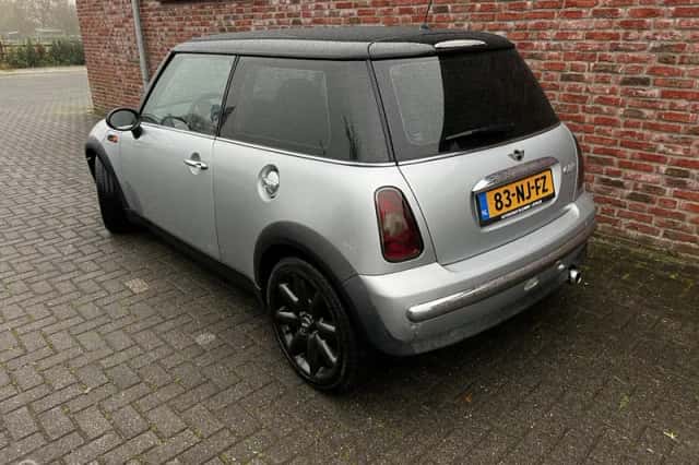 MINI Cooper (2003) thumbnail 3