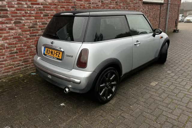 MINI Cooper (2003) thumbnail 4