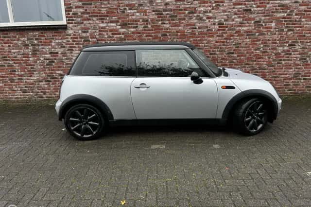 MINI Cooper (2003) thumbnail 5
