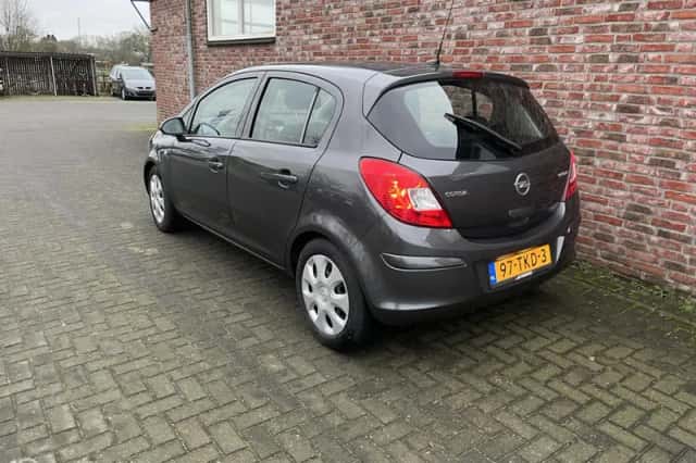 Opel Corsa (2012) thumbnail 3
