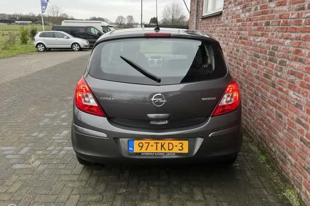 Opel Corsa (2012) thumbnail 4