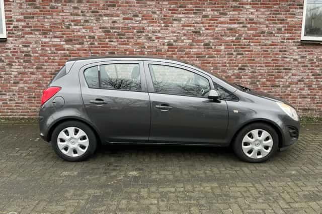 Opel Corsa (2012) thumbnail 6
